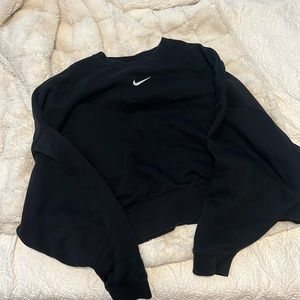 Cropped oversized Nike crewneck
